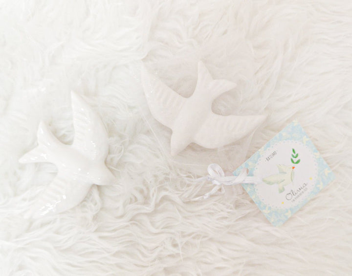 Pomba / Andorinha em Cerâmica Vidrada com saco e etiqueta  - Lembrança Batizado