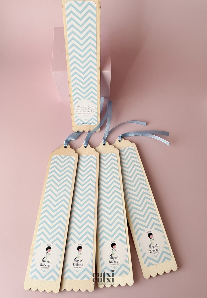 Santinhos em Madeira Personalizados - Marcadores de Livros