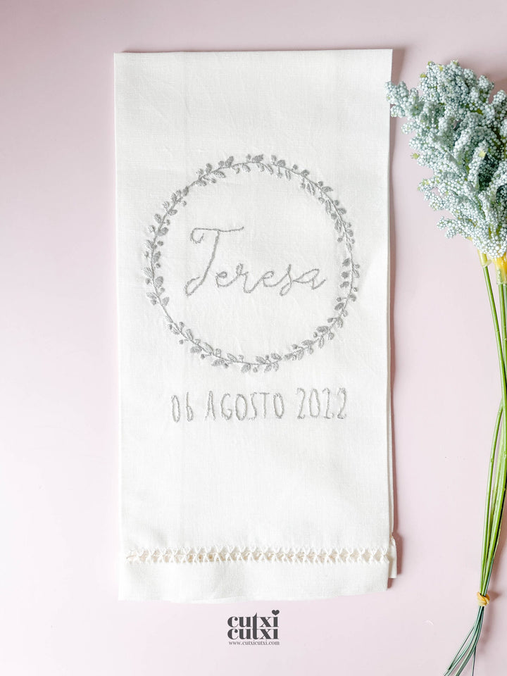 Toalha Batizado Bordada à Mão - FLORAL