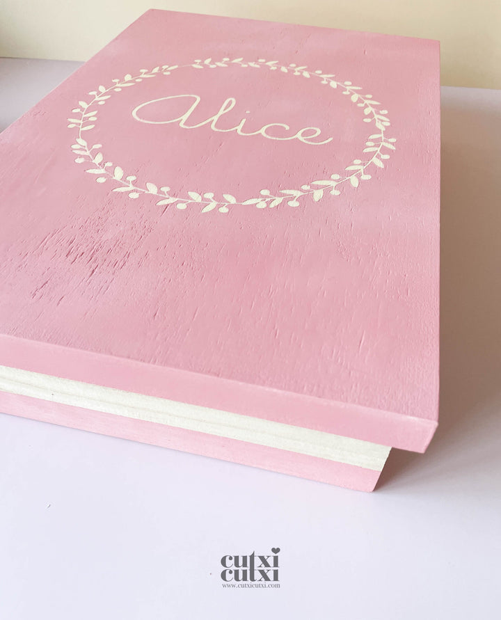 Conjunto Batizado GLAMOUR com Vela Concha Toalha e Caixa média pintada à mão