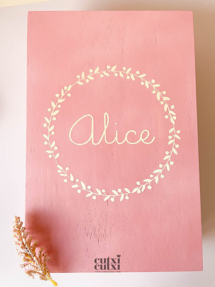 Conjunto Batizado GLAMOUR com Vela Concha Toalha e Caixa média pintada à mão