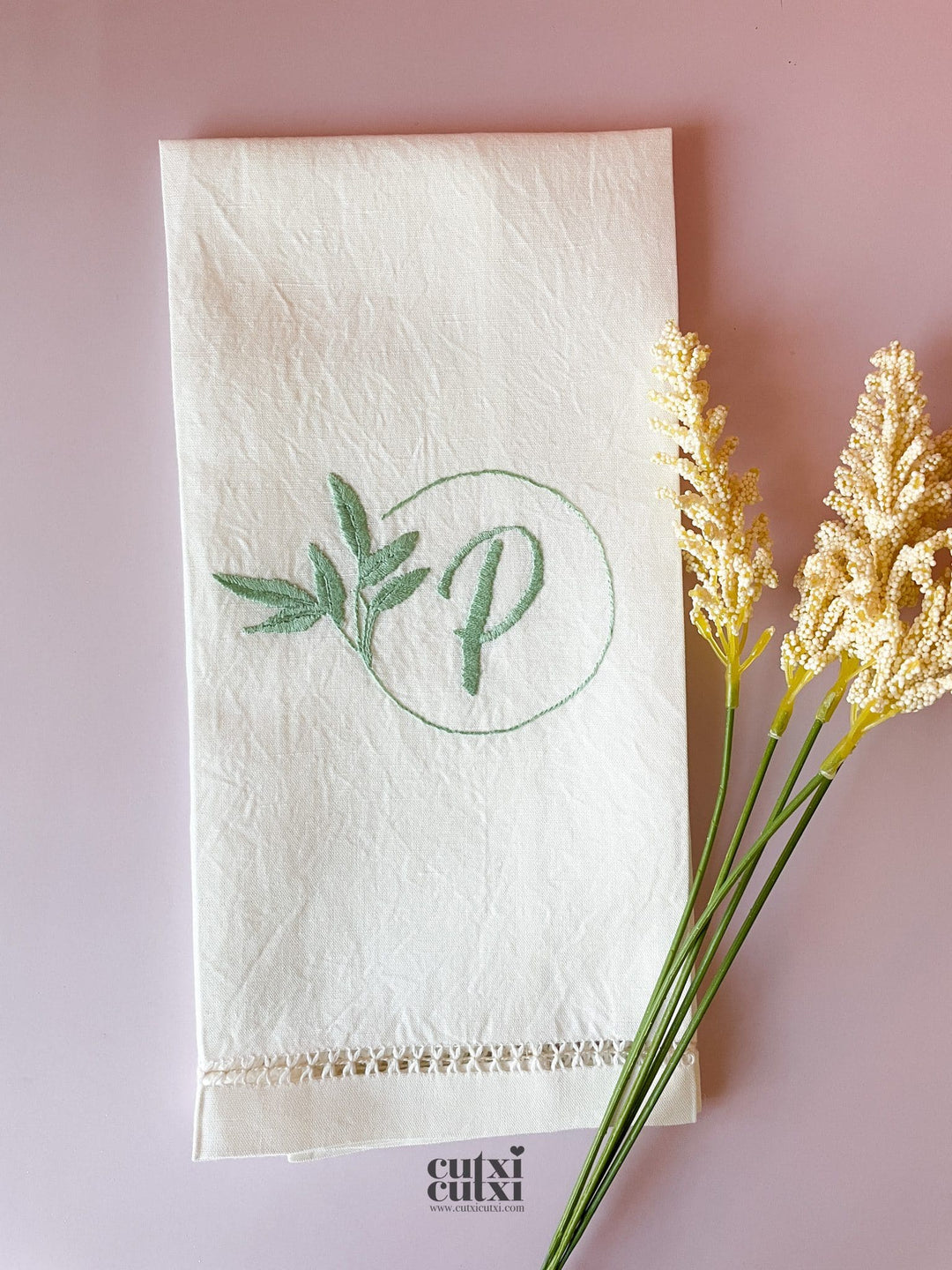 Toalha Batizado BORDADA à Mão - MONOGRAMA