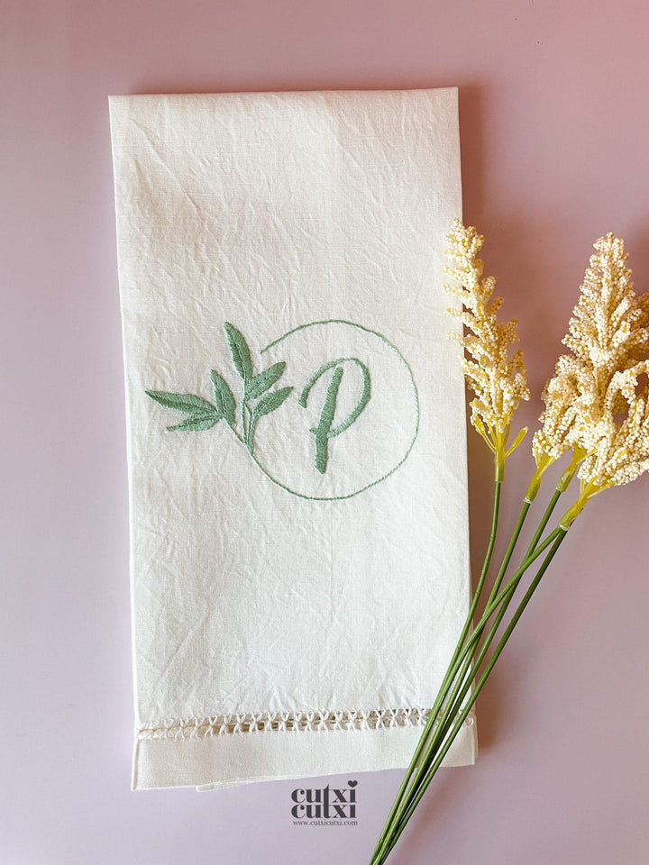 Toalha Batizado BORDADA à Mão - MONOGRAMA