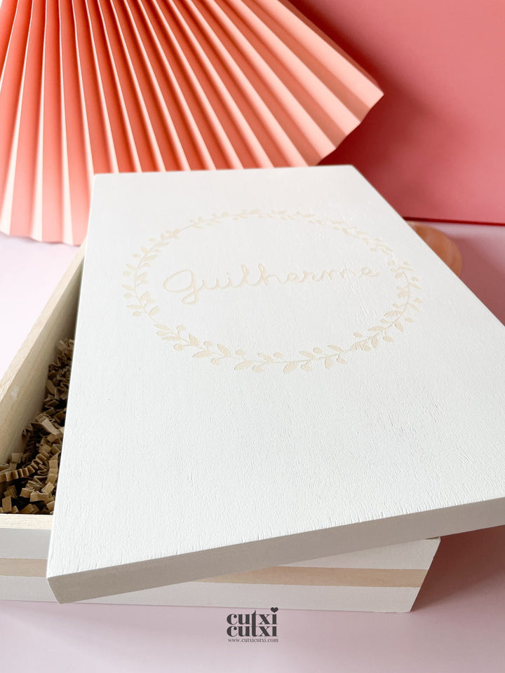 Conjunto Batizado GLAMOUR com Vela Concha Toalha e Caixa média pintada à mão