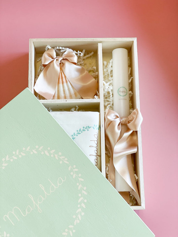 Conjunto Batizado GLAMOUR com Vela Concha Toalha e Caixa grande pintada à mão