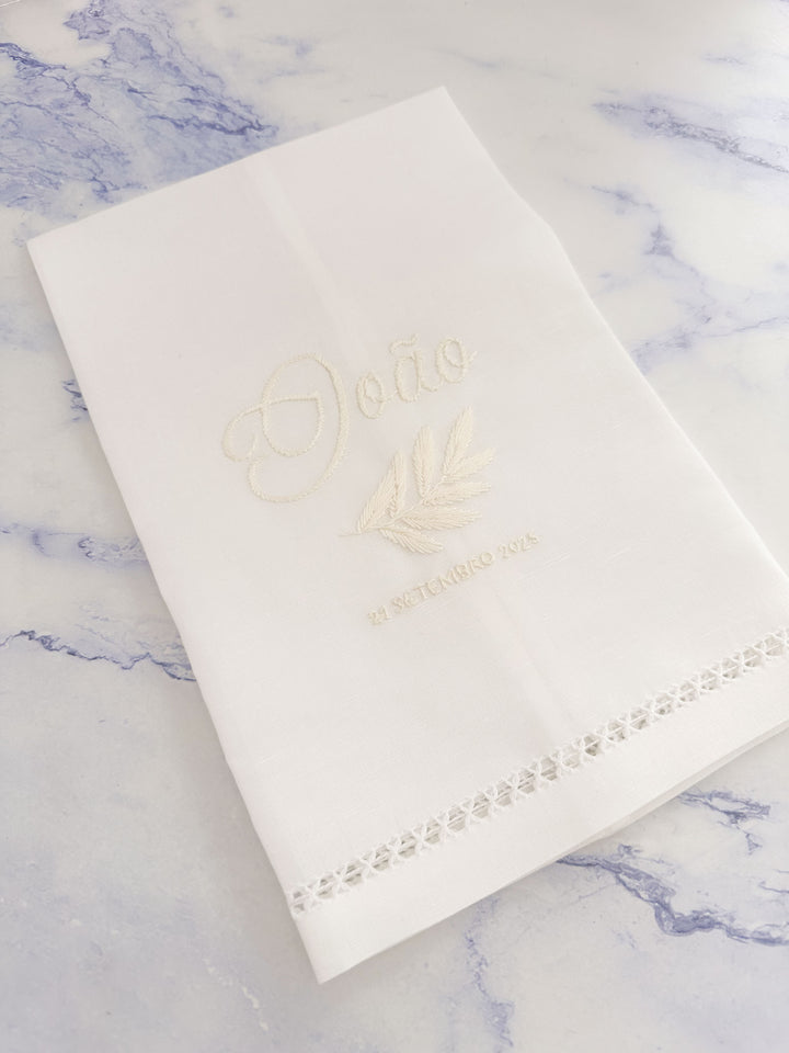 Toalha Batizado Bordada à Mão - FLORAL