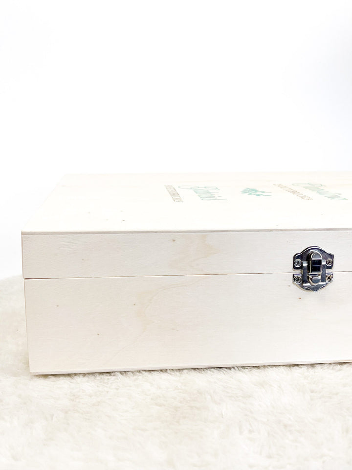 Caixa Batizado DELUX NATURE com fecho metálico para vela toalha e concha