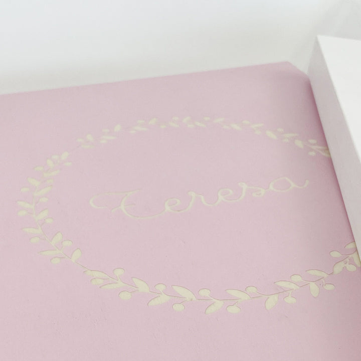 Caixa Batizado Pintada à mão GLAMOUR para Vela Concha Toalha e Roupa - grande