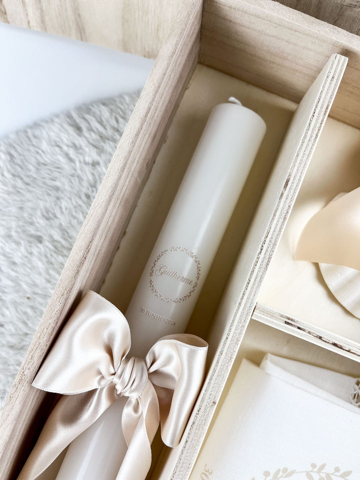 Conjunto Batizado GLAMOUR com Vela Concha Toalha e Caixa média pintada à mão