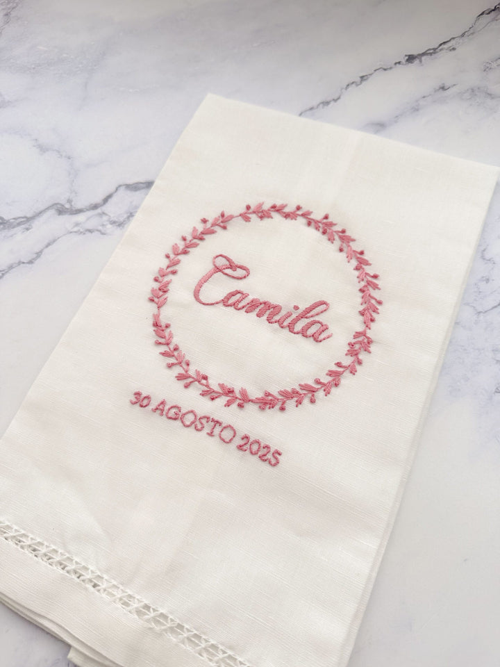 Toalha Batizado Bordada à Mão - FLORAL
