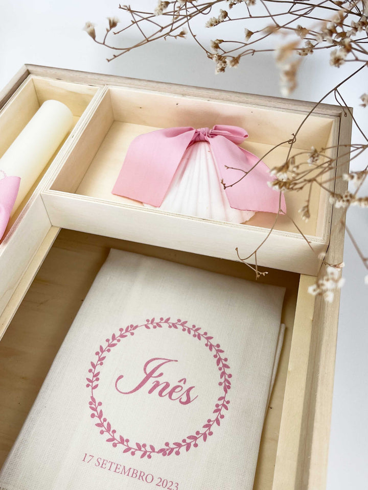 Conjunto Batizado DELUXE NATURE com Vela Concha Toalha e Caixa Grande - Gorgurão