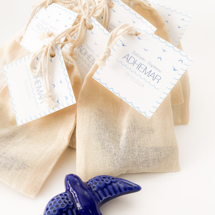 Pomba / Andorinha em Cerâmica Vidrada com saco e etiqueta  - Lembrança Batizado