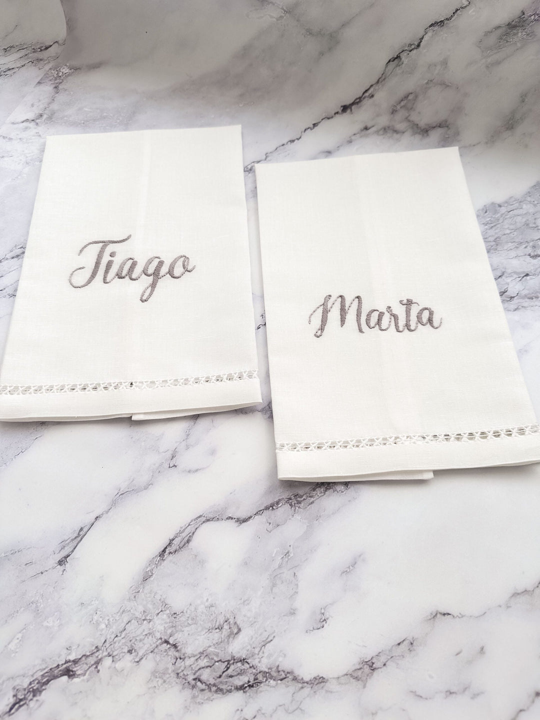 Toalha batizado BORDADA à Mão - NOME