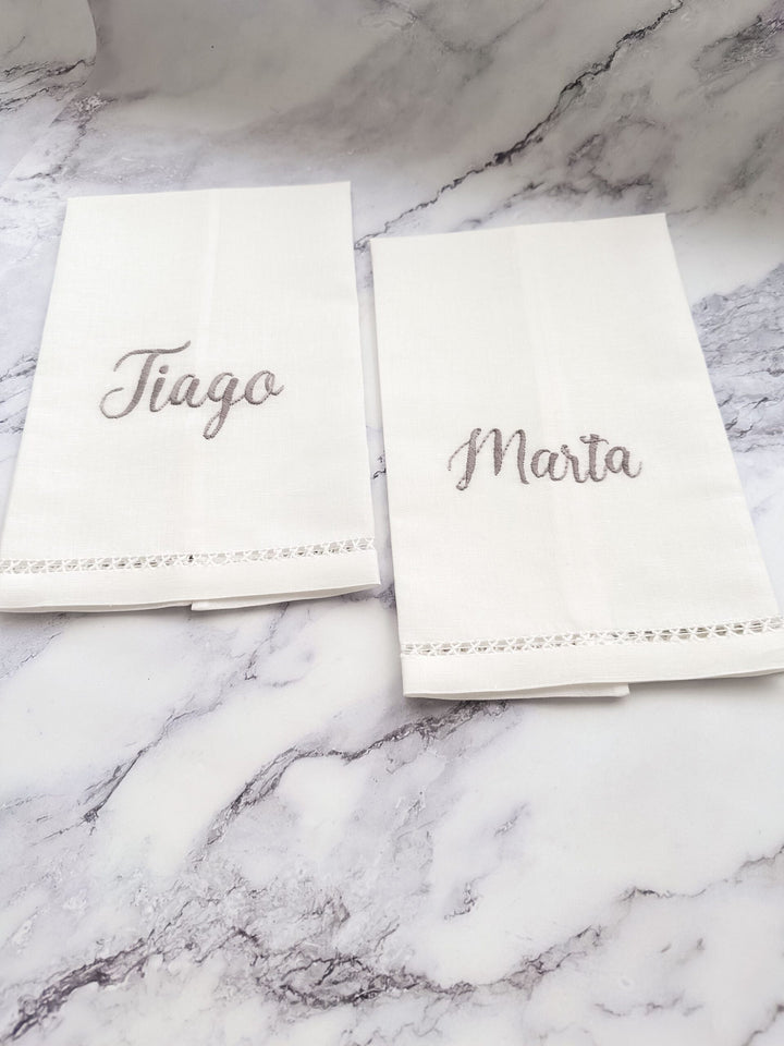 Toalha batizado BORDADA à Mão - NOME