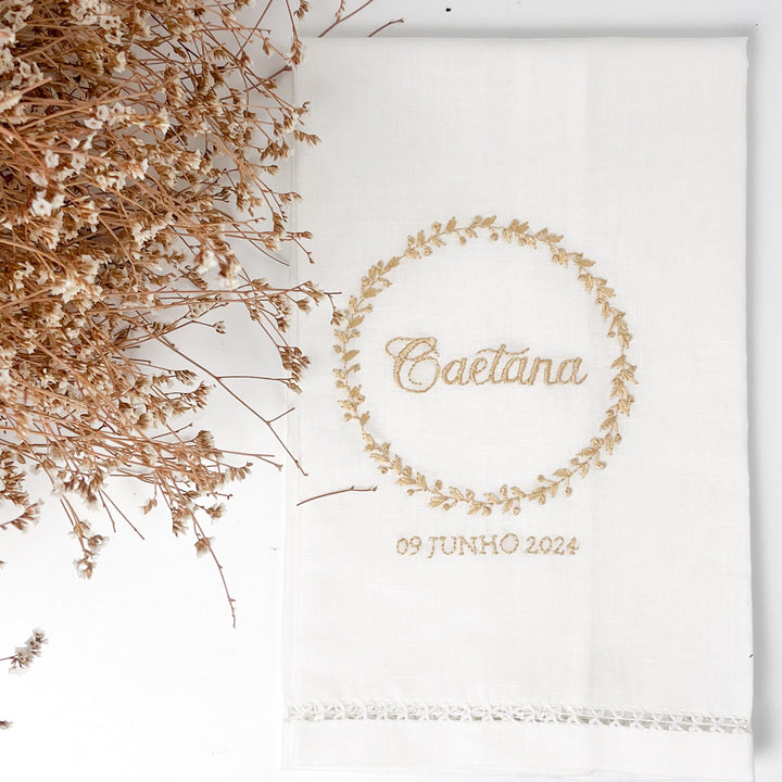 Toalha Batizado Bordada à Mão - FLORAL