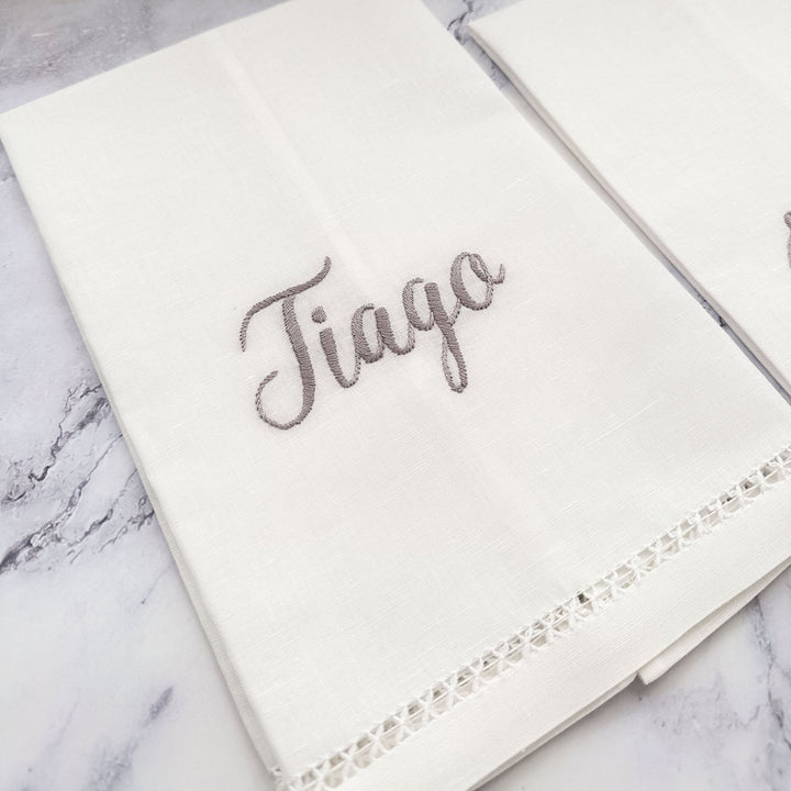 BORDADO à Mão para toalha - toalha não incluída - Cutxi Cutxi - Presentes Personalizados