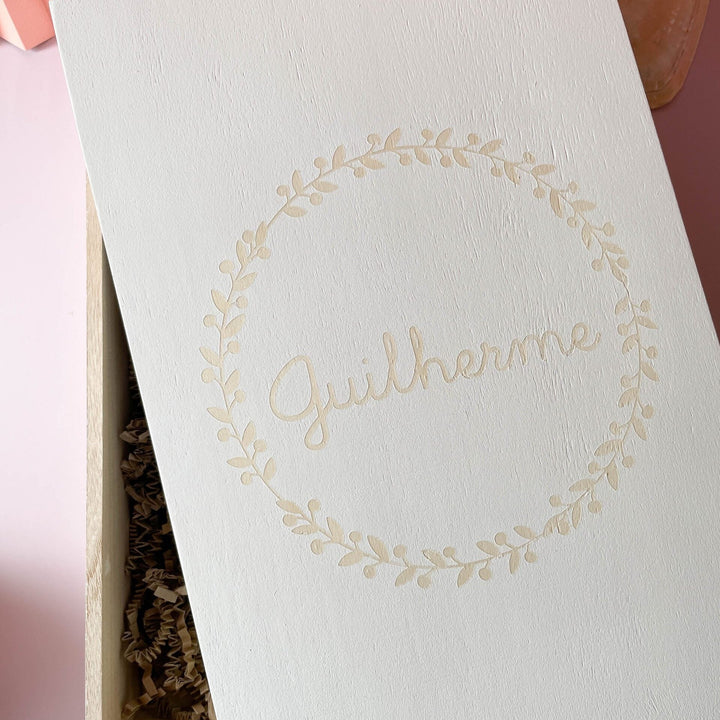 Caixa Batizado Pintada à mão GLAMOUR para Vela Concha e Toalha - média - Cutxi Cutxi - Presentes Personalizados