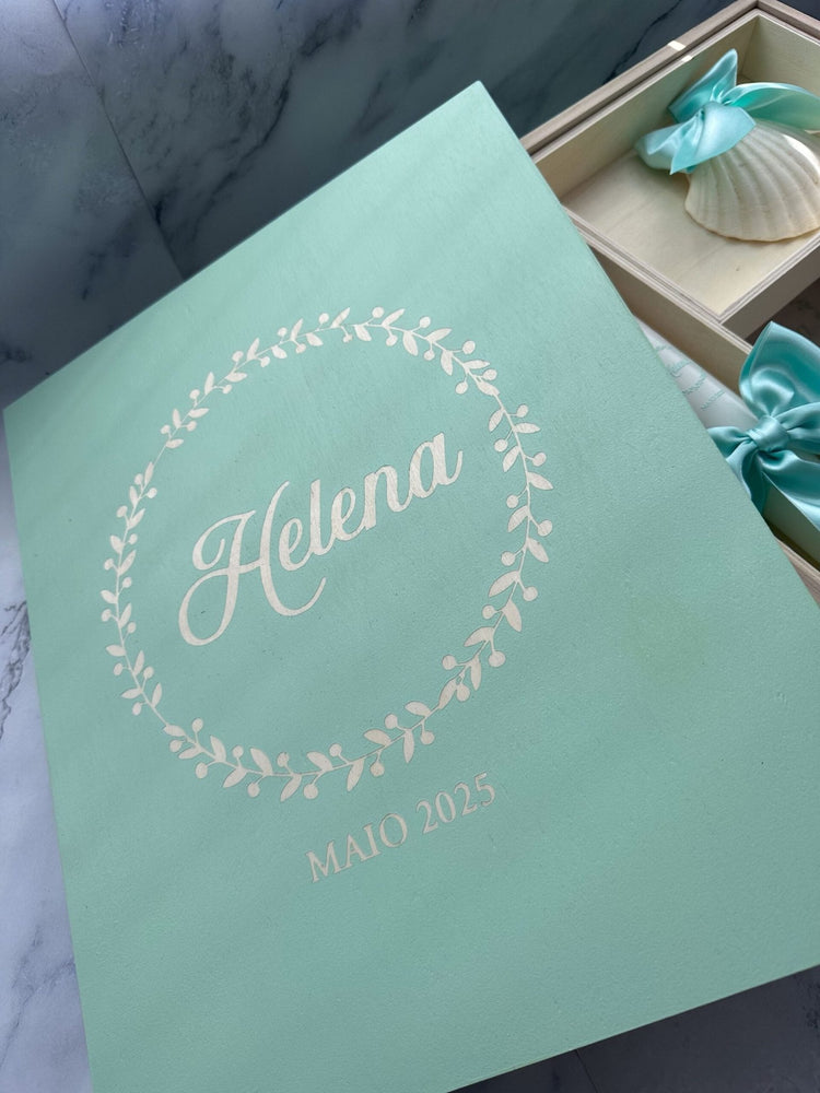 Caixa Batizado Pintada à mão GLAMOUR para Vela Concha Toalha e Roupa - grande - Cutxi Cutxi - Presentes Personalizados