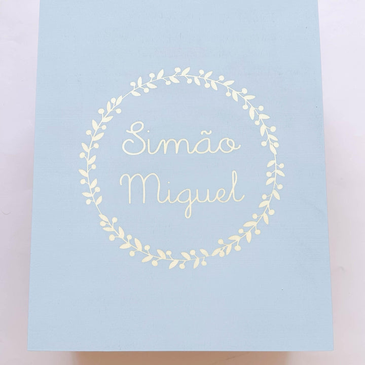 Caixa Batizado Pintada à mão GLAMOUR para Vela Concha Toalha e Roupa - grande - Cutxi Cutxi - Presentes Personalizados