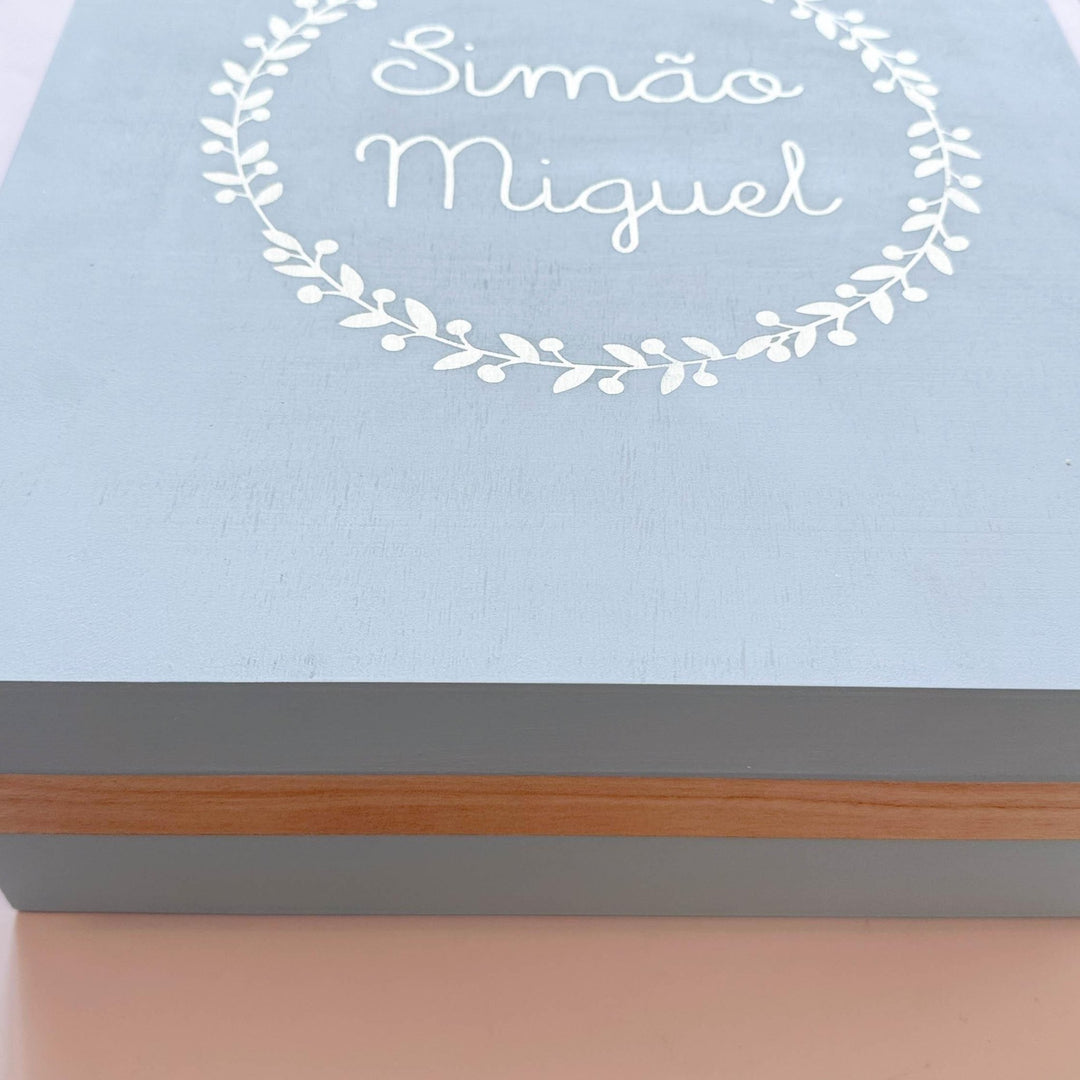 Caixa Batizado Pintada à mão GLAMOUR para Vela Concha Toalha e Roupa - grande - Cutxi Cutxi - Presentes Personalizados