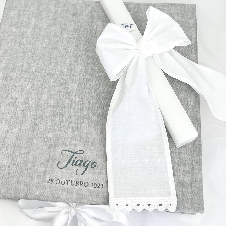 Conjunto Batizado Gratidão | Vela · Toalha · Concha · Caixa em veludo cinza