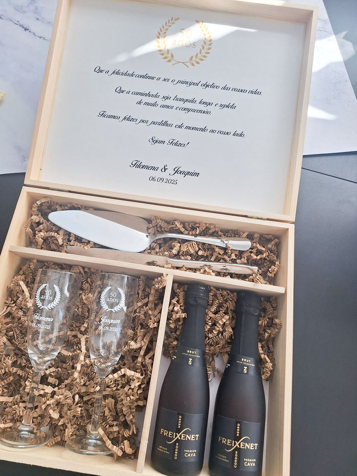 Presente Personalizado para Bodas de Casamento – Copos, Espumante e Talheres