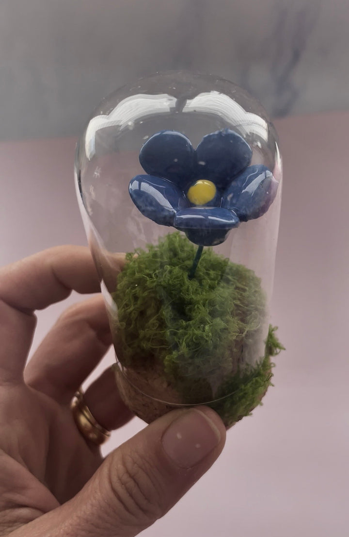 Mini Campânula Encantada com Flor de Cerâmica | Presente Artesanal