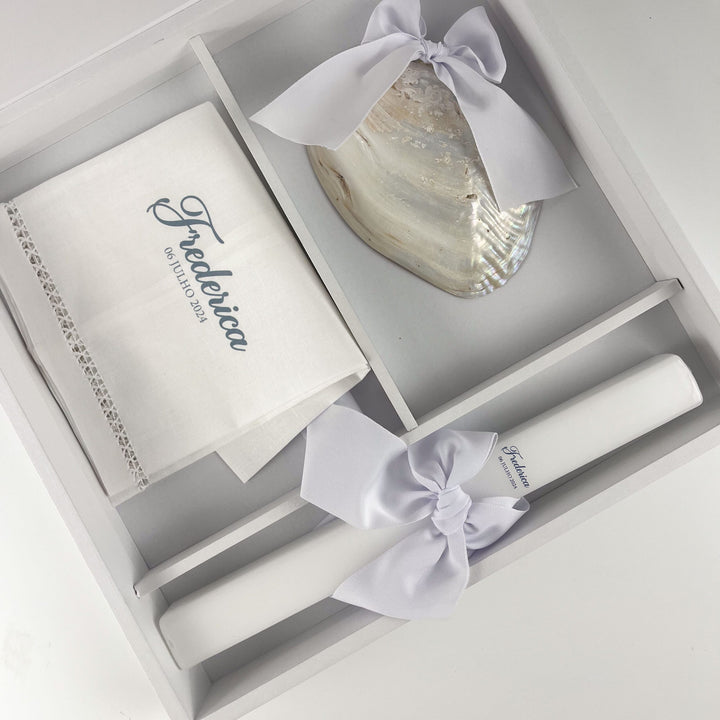 Conjunto Batizado Gratidão | Vela · Toalha · Concha · Caixa em veludo cinza