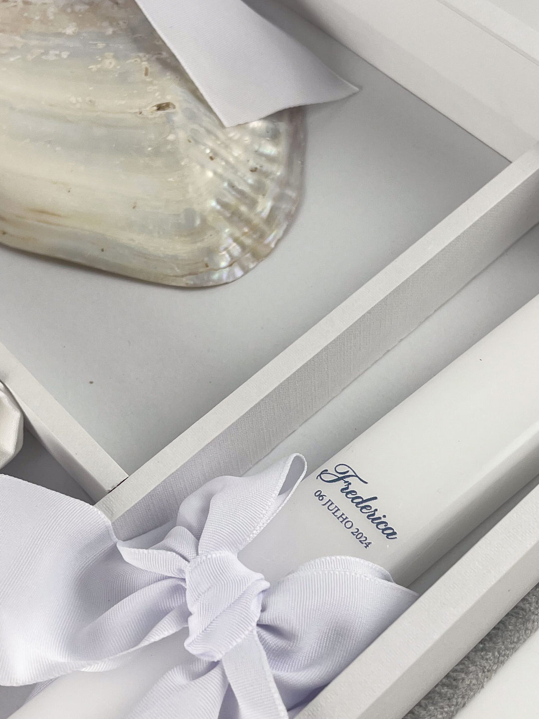 Conjunto Batizado Gratidão | Vela · Toalha · Concha · Caixa em veludo cinza