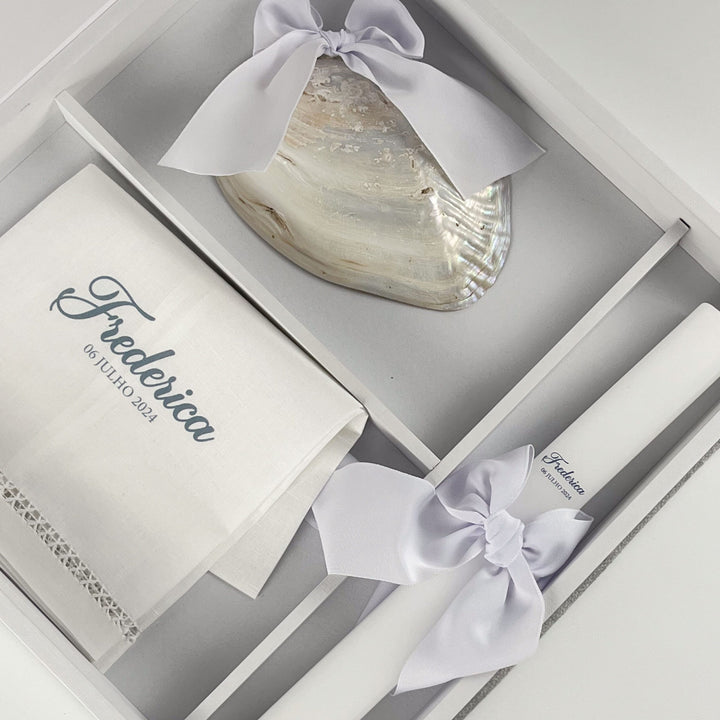 Conjunto Batizado Gratidão | Vela · Toalha · Concha · Caixa em veludo cinza