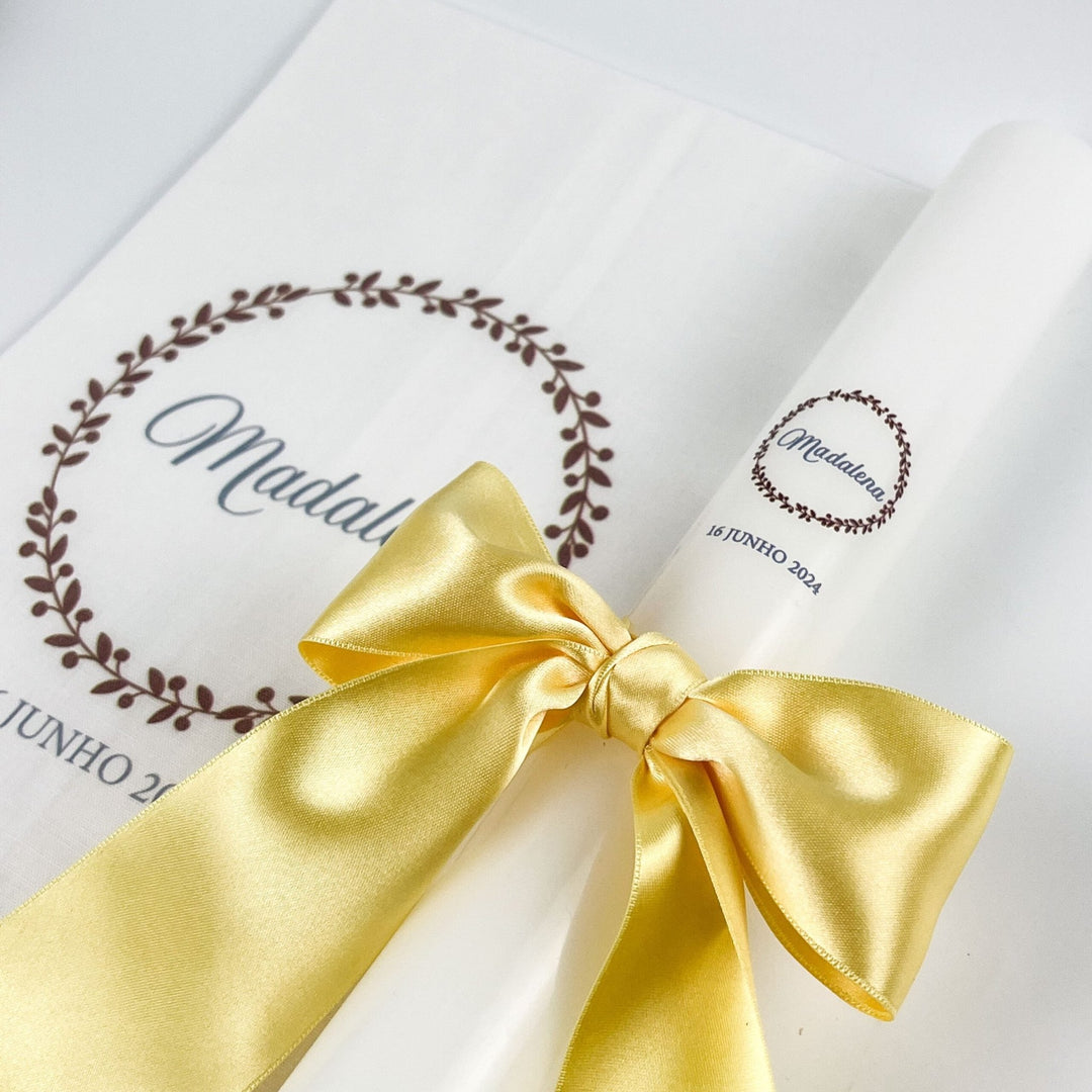 Conjunto Batizado Alegria Cetim | Vela · Toalha · Concha - Cutxi Cutxi - Presentes Personalizados