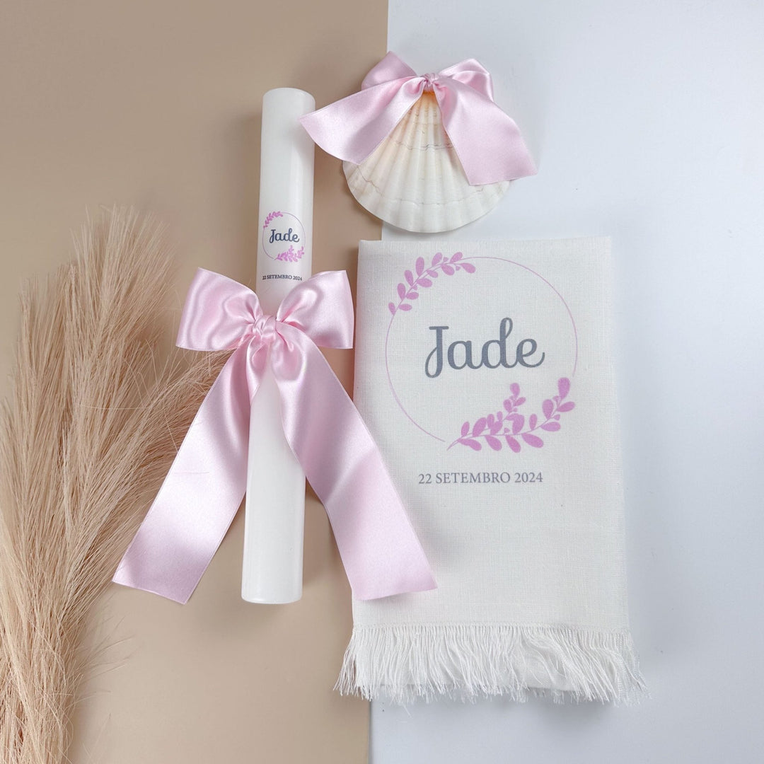 Conjunto Batizado Alegria Cetim | Vela · Toalha · Concha - Cutxi Cutxi - Presentes Personalizados