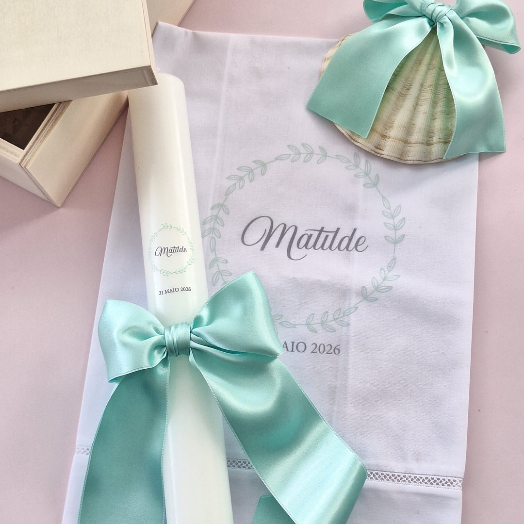 Conjunto Batizado Alegria Cetim | Vela · Toalha · Concha - Cutxi Cutxi - Presentes Personalizados