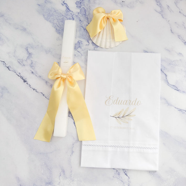 Conjunto Batizado Alegria Cetim | Vela · Toalha · Concha - Cutxi Cutxi - Presentes Personalizados