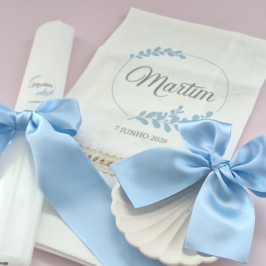 Conjunto Batizado Alegria Cetim | Vela · Toalha · Concha - Cutxi Cutxi - Presentes Personalizados