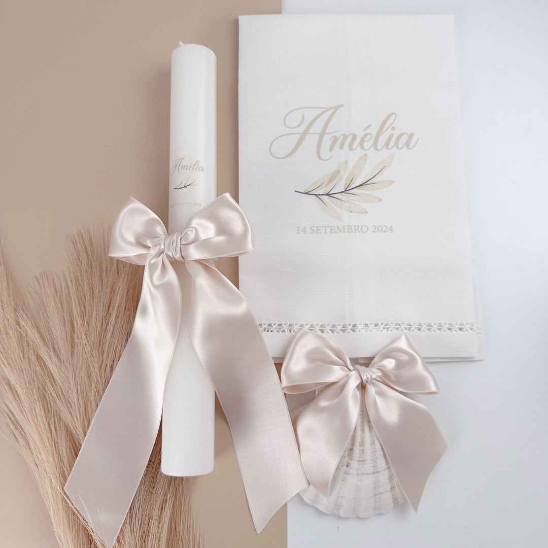 Conjunto Batizado Alegria Cetim | Vela · Toalha · Concha - Cutxi Cutxi - Presentes Personalizados