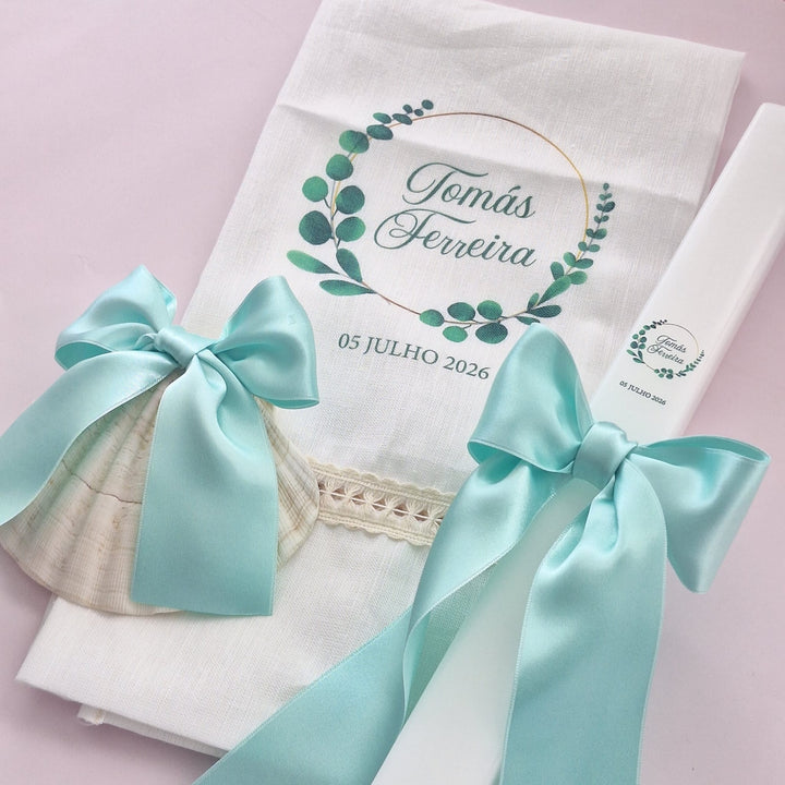 Conjunto Batizado Alegria Cetim | Vela · Toalha · Concha - Cutxi Cutxi - Presentes Personalizados