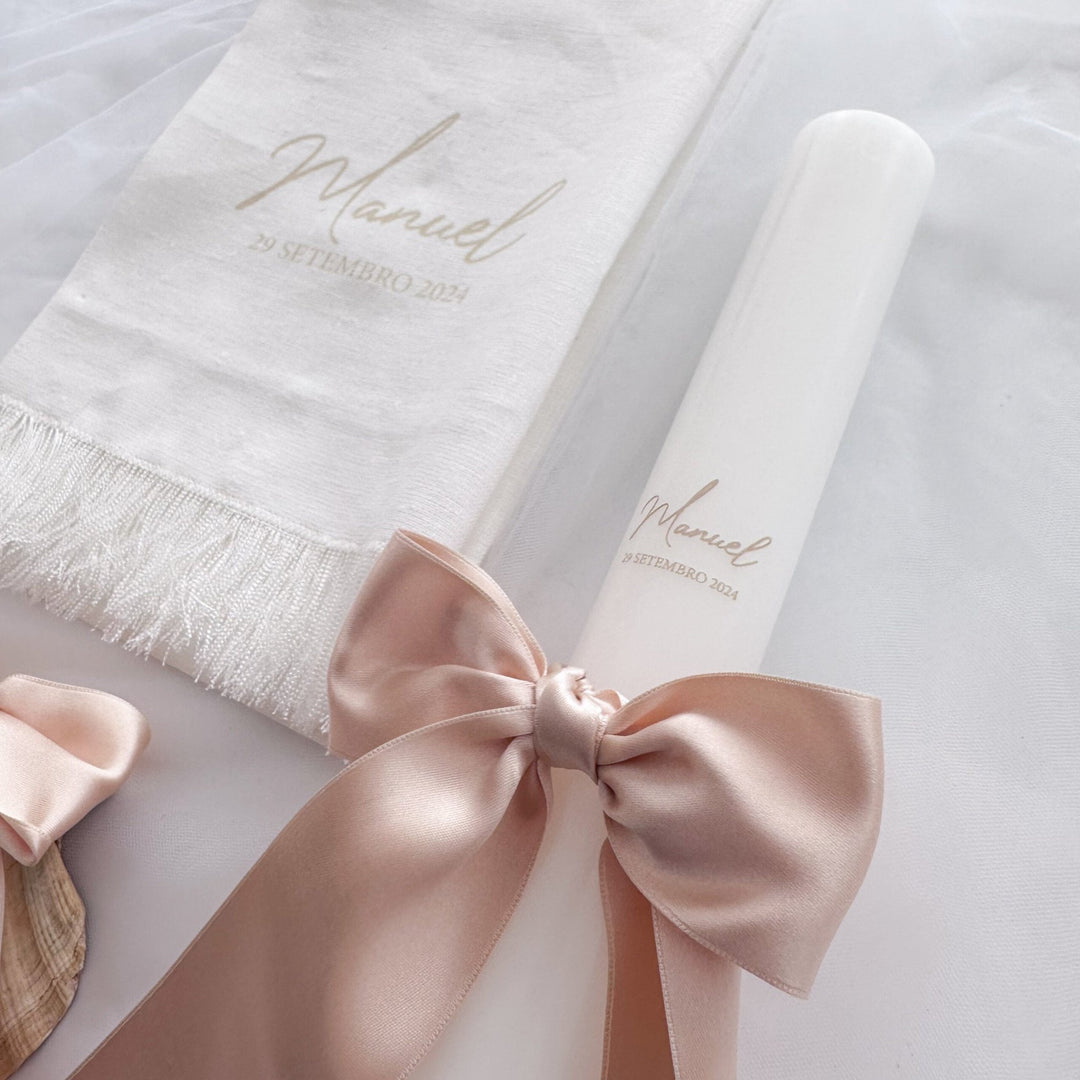 Conjunto Batizado Alegria Cetim | Vela · Toalha · Concha - Cutxi Cutxi - Presentes Personalizados