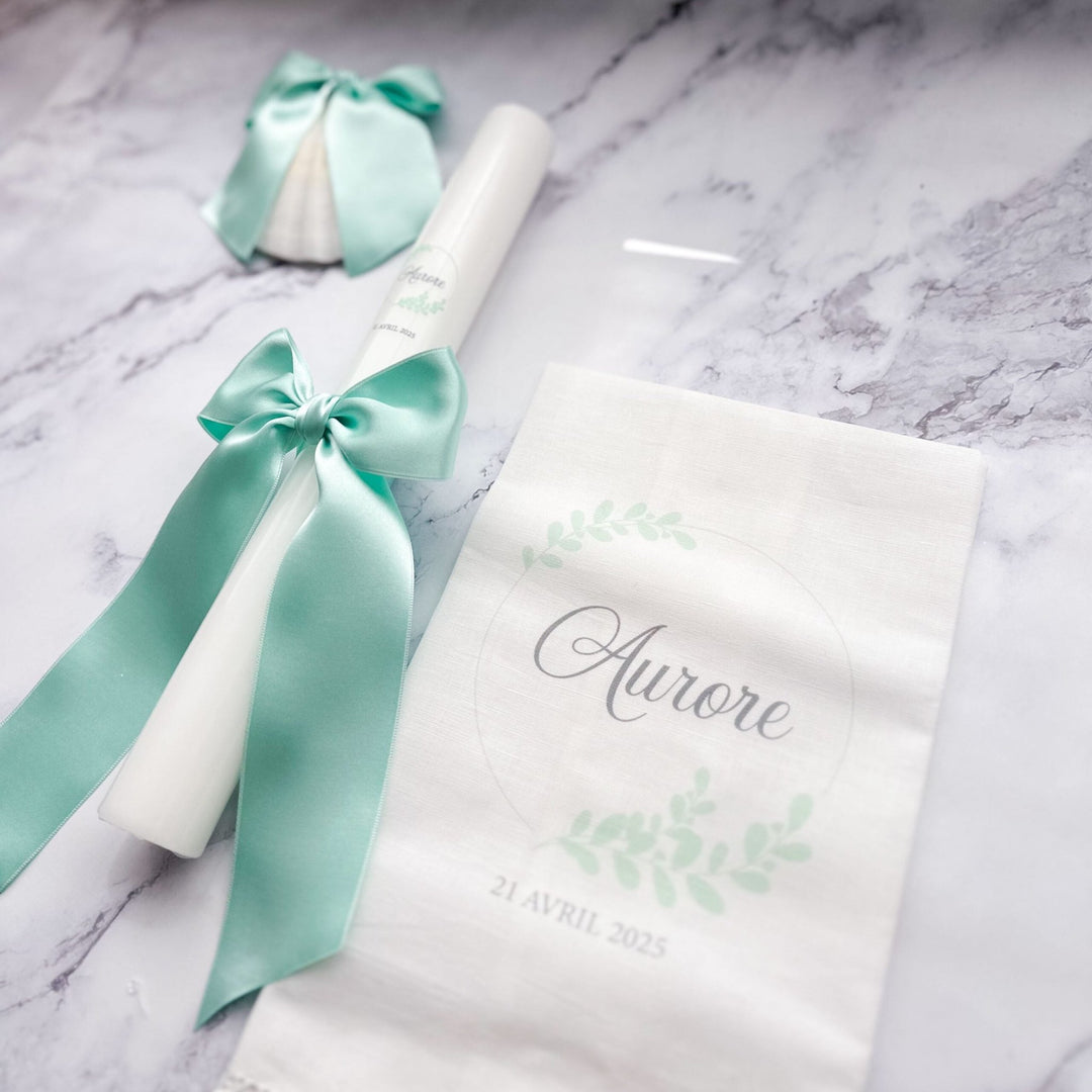 Conjunto Batizado Alegria Cetim | Vela · Toalha · Concha - Cutxi Cutxi - Presentes Personalizados