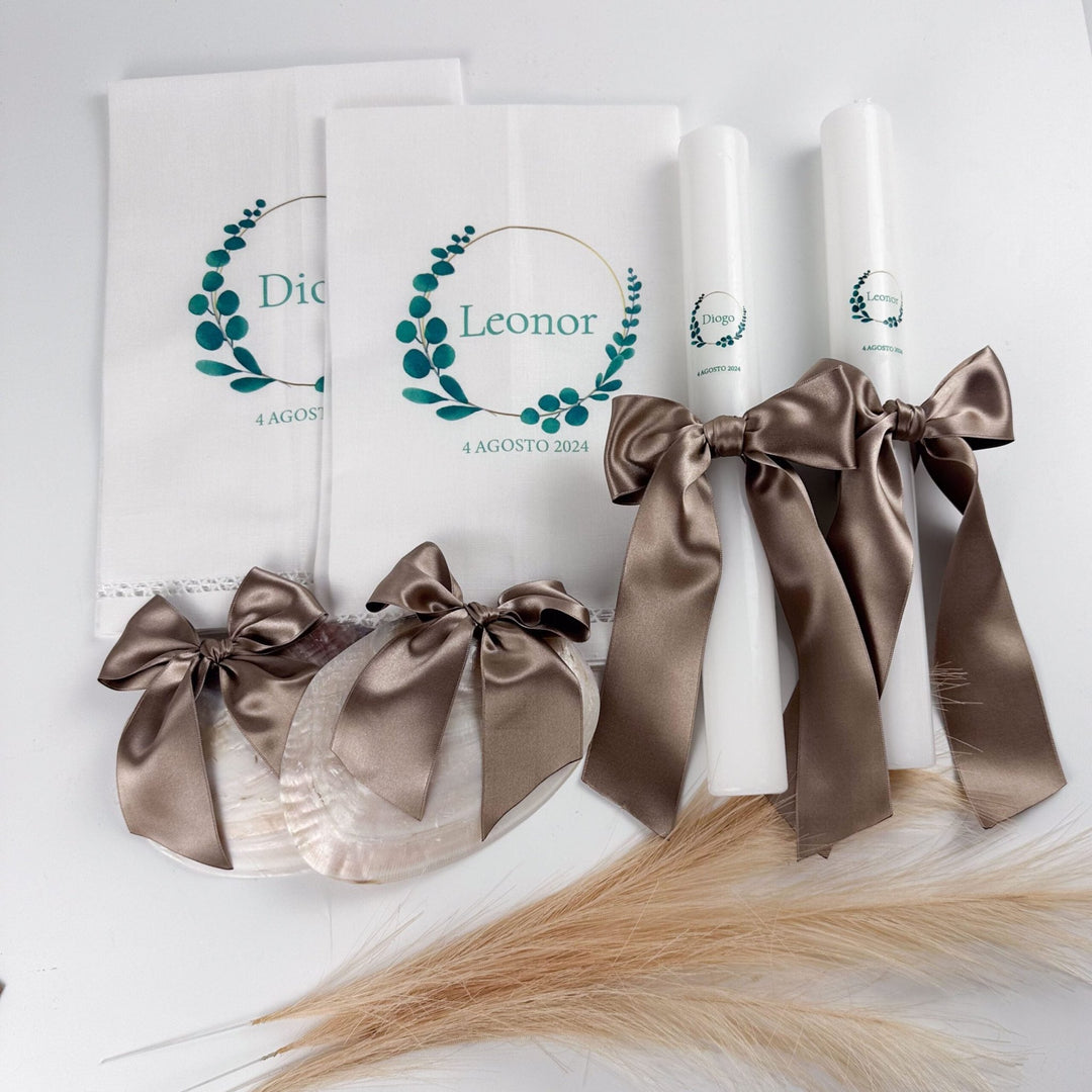 Conjunto Batizado Alegria Cetim | Vela · Toalha · Concha - Cutxi Cutxi - Presentes Personalizados