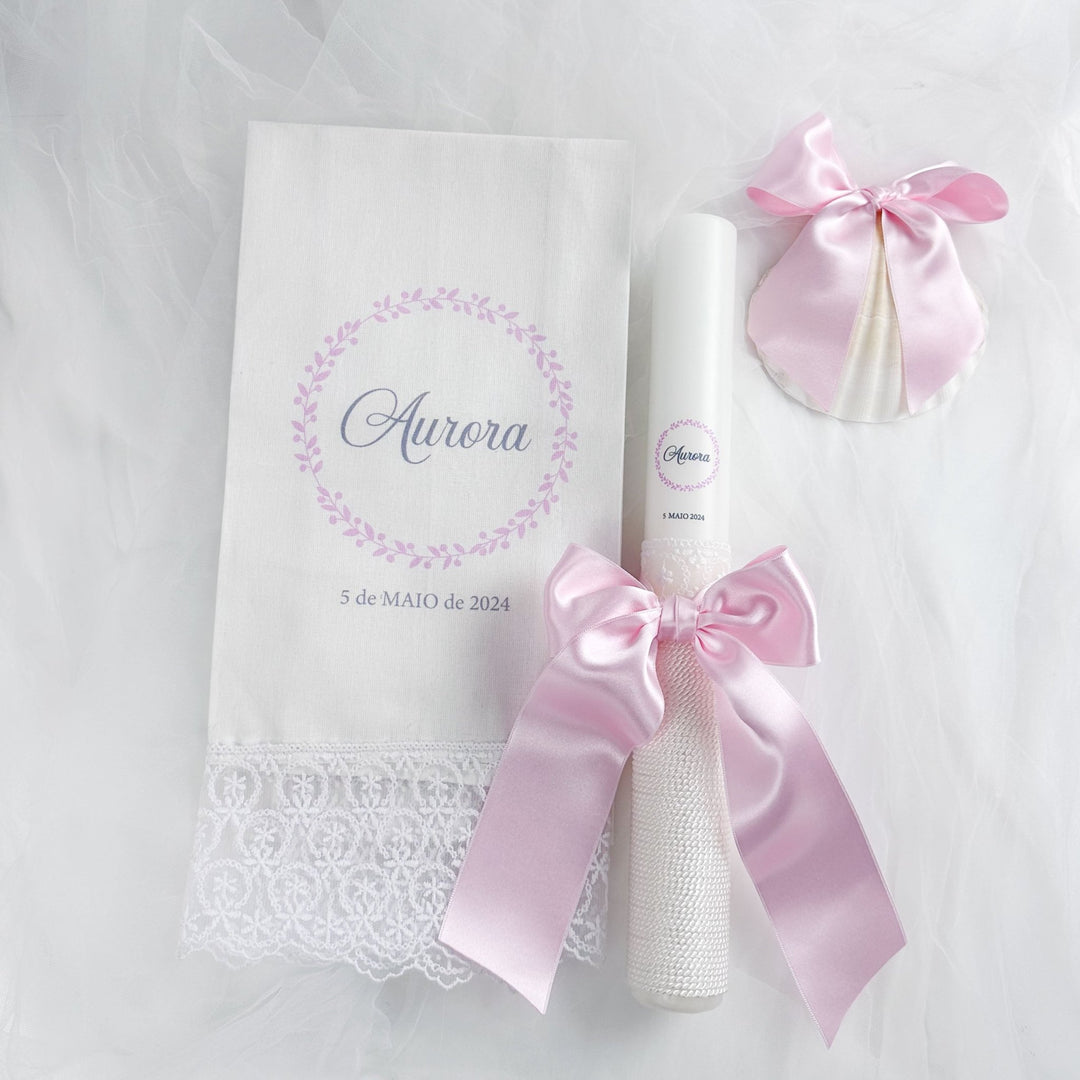 Conjunto Batizado Alegria Cetim | Vela · Toalha · Concha - Cutxi Cutxi - Presentes Personalizados