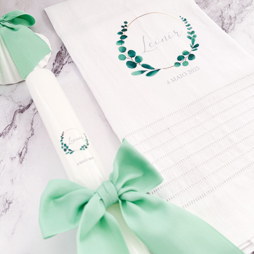 Conjunto Batizado Alegria Gorgurão | Vela · Toalha · Concha - Cutxi Cutxi - Presentes Personalizados