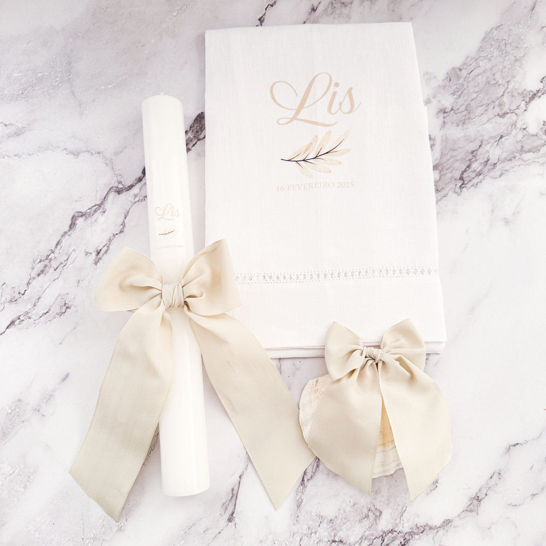 Conjunto Batizado Alegria Gorgurão | Vela · Toalha · Concha - Cutxi Cutxi - Presentes Personalizados