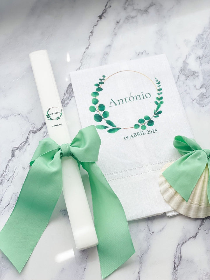Conjunto Batizado Alegria Gorgurão | Vela · Toalha · Concha - Cutxi Cutxi - Presentes Personalizados