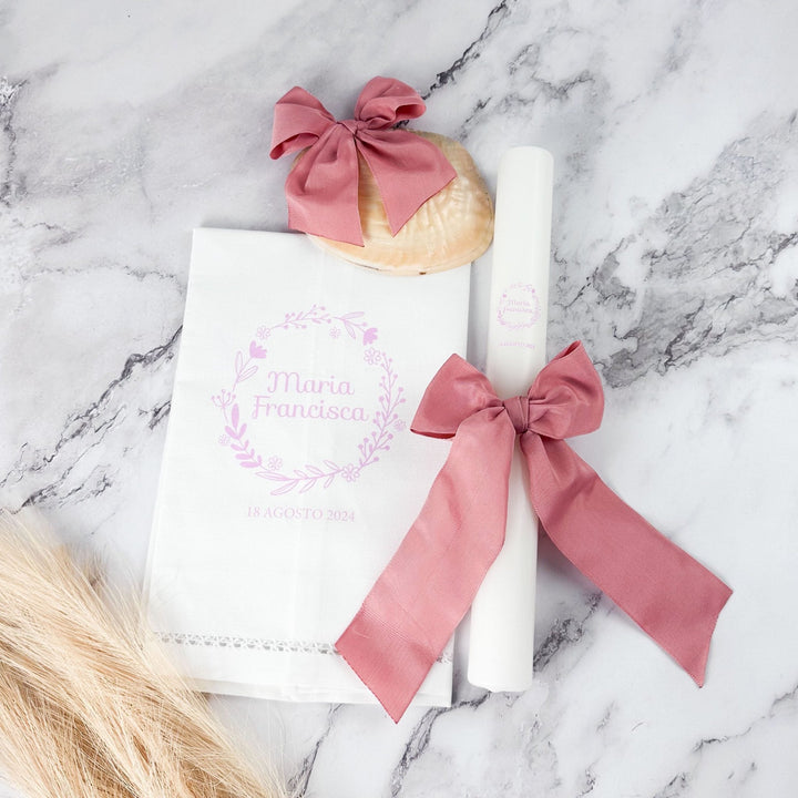 Conjunto Batizado Alegria Gorgurão | Vela · Toalha · Concha - Cutxi Cutxi - Presentes Personalizados