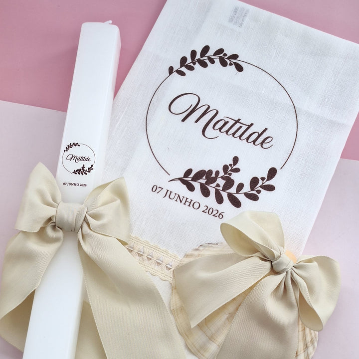 Conjunto Batizado Alegria Gorgurão | Vela · Toalha · Concha - Cutxi Cutxi - Presentes Personalizados