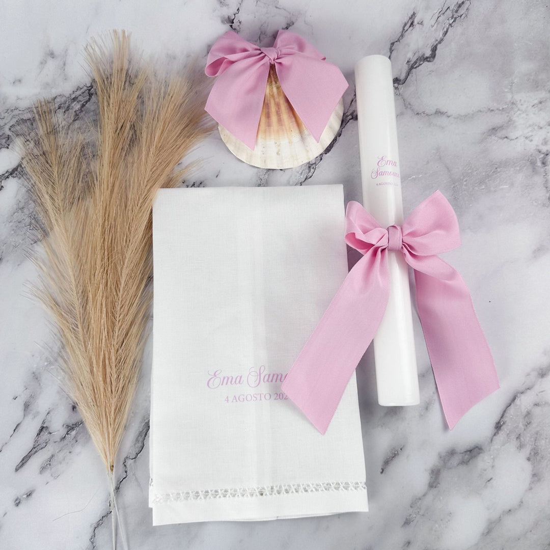 Conjunto Batizado Alegria Gorgurão | Vela · Toalha · Concha - Cutxi Cutxi - Presentes Personalizados