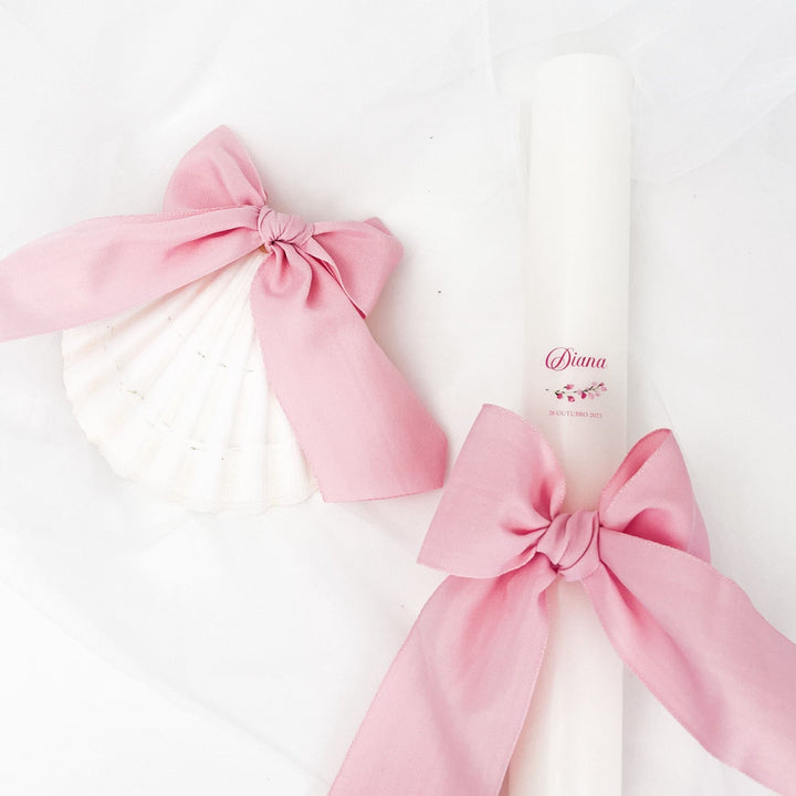 Conjunto Batizado Alegria Gorgurão | Vela · Toalha · Concha - Cutxi Cutxi - Presentes Personalizados