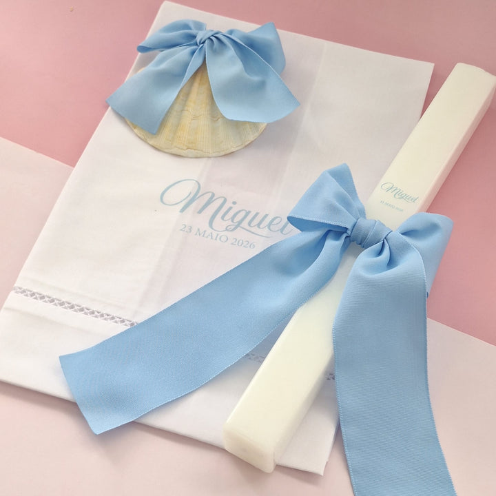 Conjunto Batizado Alegria Gorgurão | Vela · Toalha · Concha - Cutxi Cutxi - Presentes Personalizados