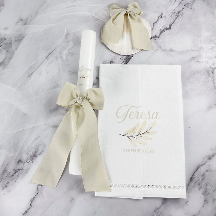 Conjunto Batizado Alegria Gorgurão | Vela · Toalha · Concha - Cutxi Cutxi - Presentes Personalizados